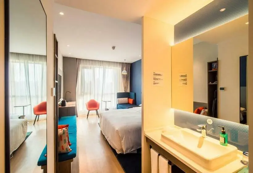 キングサイズベッドのスタンダードルーム, Holiday Inn Express Kunming West, An Ihg