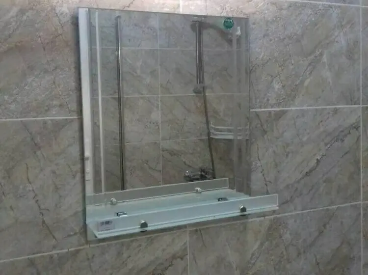 اتاق خانوادگی با چشم‌انداز دریا, Nmline