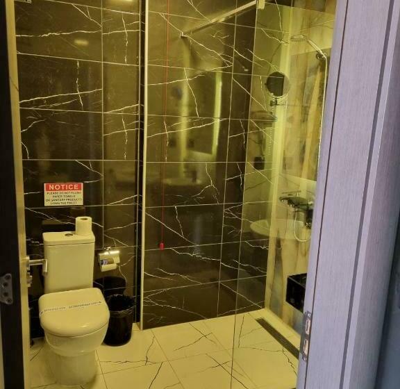 سوییت جونیور لوکس, International Palace