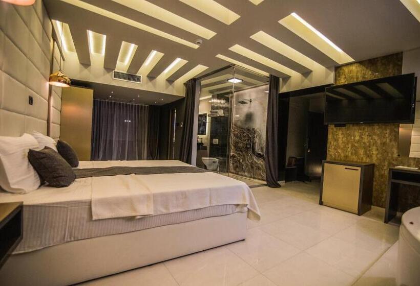 سوییت لوکس, International Palace