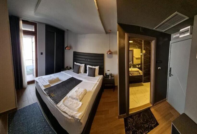 اتاق لوکس با بالکن, International Palace