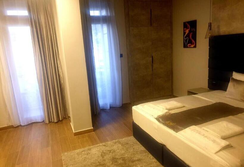 اتاق راحتی سه تخته, International Palace