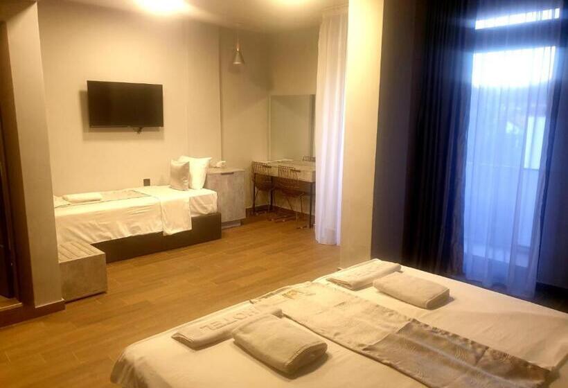 اتاق راحتی سه تخته, International Palace