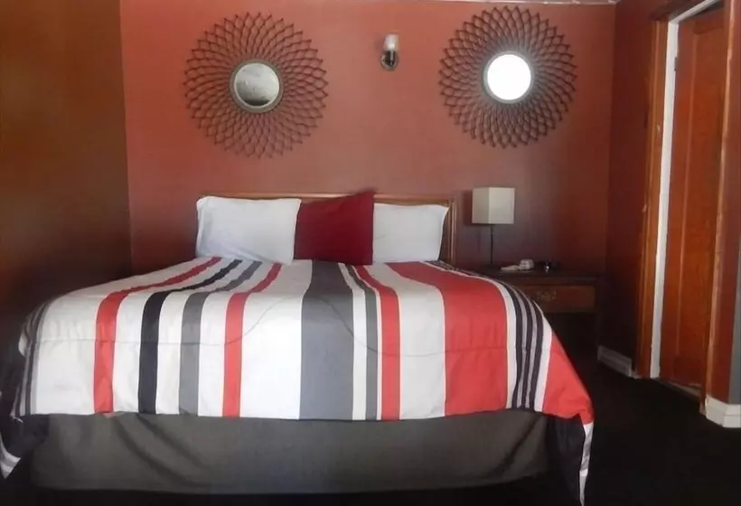 اتاق لوکس, Cedar Village Motel