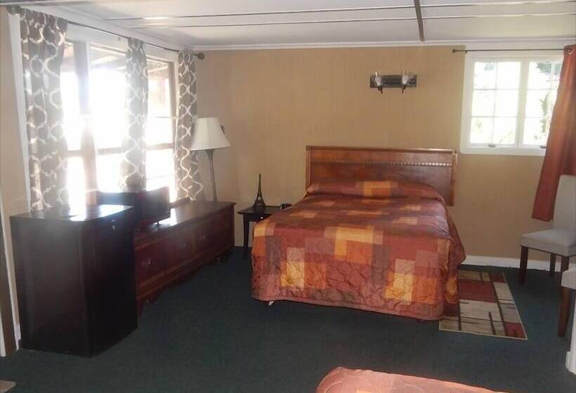 高级大房间, Cedar Village Motel