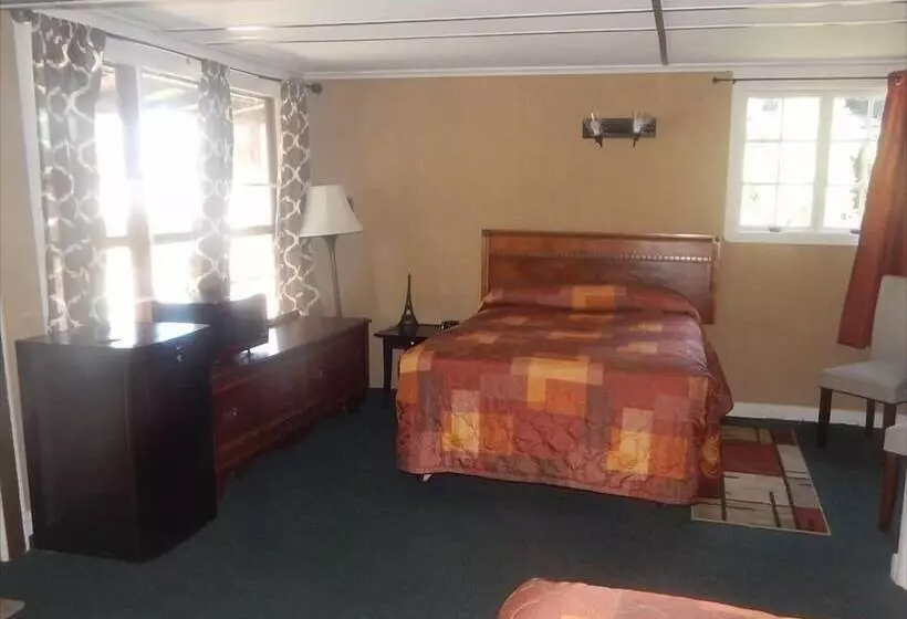 اتاق سوپریور, Cedar Village Motel