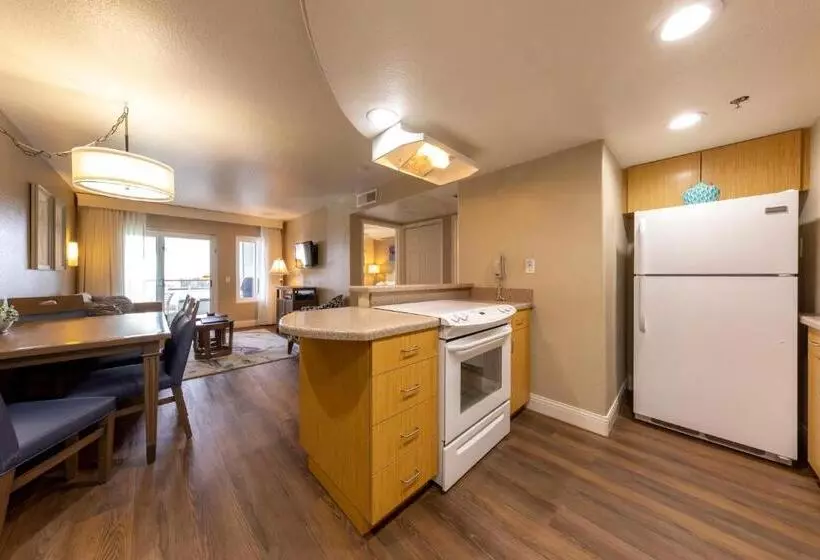 سوییت, Capistrano Surfside Inn