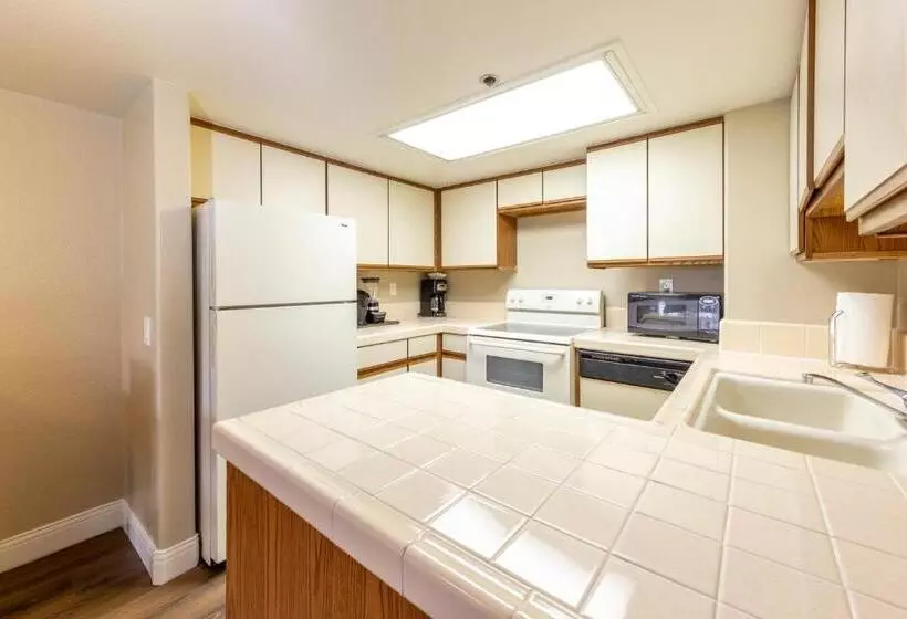 سوئیت 2 خوابه, Capistrano Surfside Inn