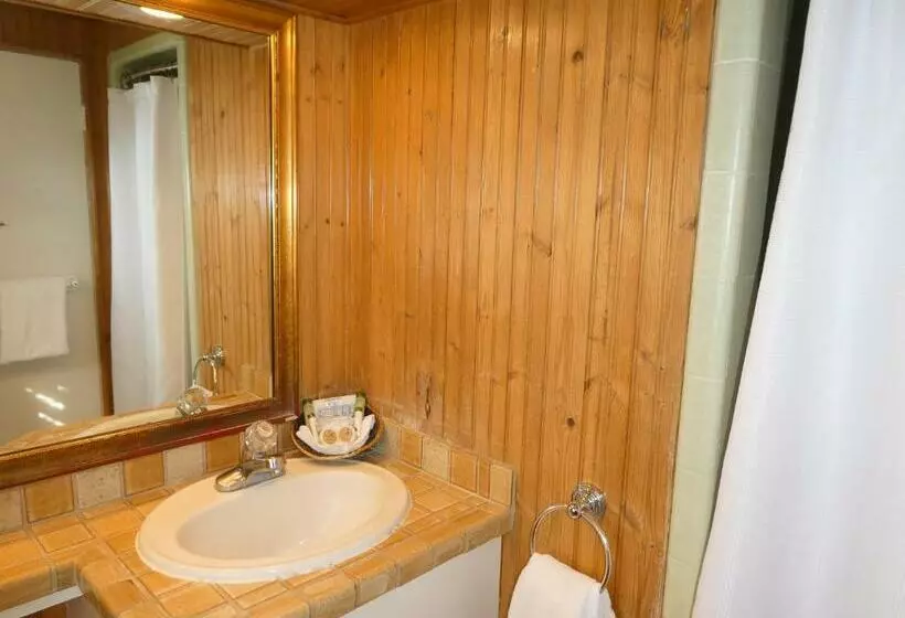 اتاق استاندارد, Carmel Fireplace Inn