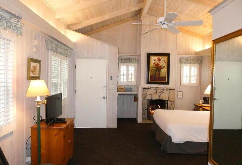 Номер Стандарт, Carmel Fireplace Inn