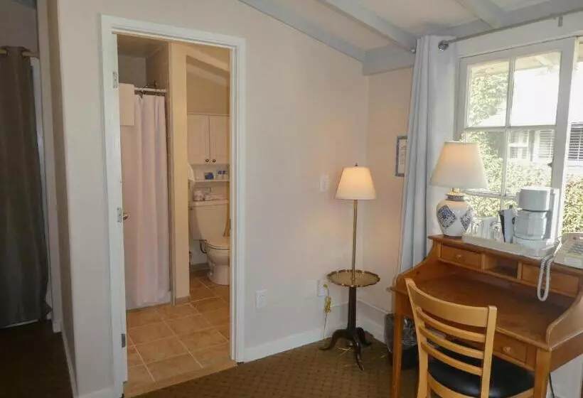 اتاق استاندارد با چشمانداز باغ, Carmel Fireplace Inn