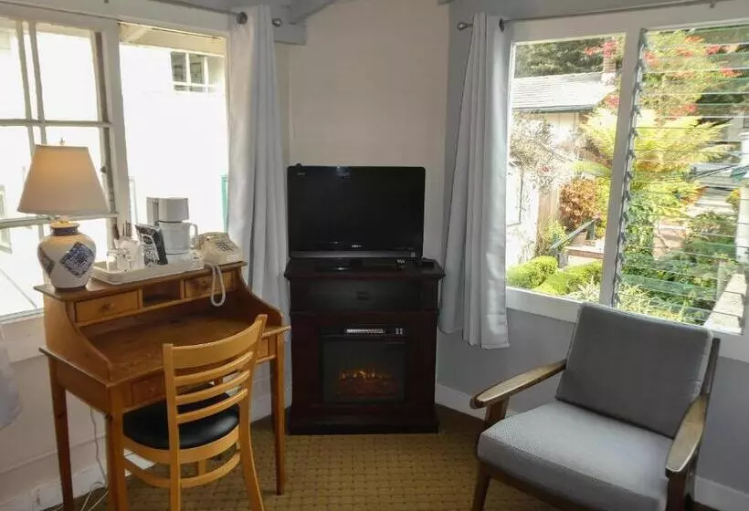 اتاق استاندارد با چشمانداز باغ, Carmel Fireplace Inn