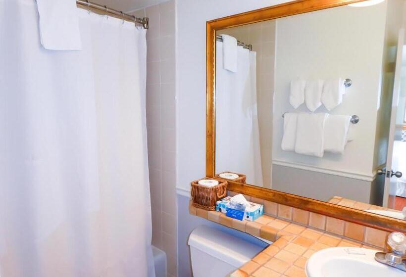 Королевский Номер, Carmel Fireplace Inn