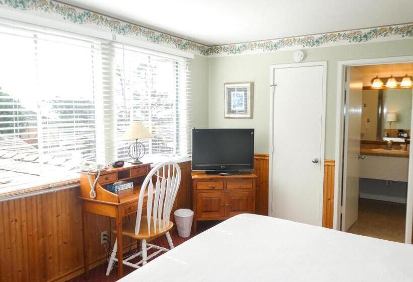 로얄 룸, Carmel Fireplace Inn