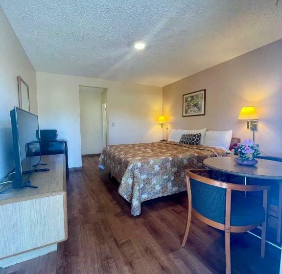 キングサイズベッドのスタンダードルーム, Regency Inn Lakeport