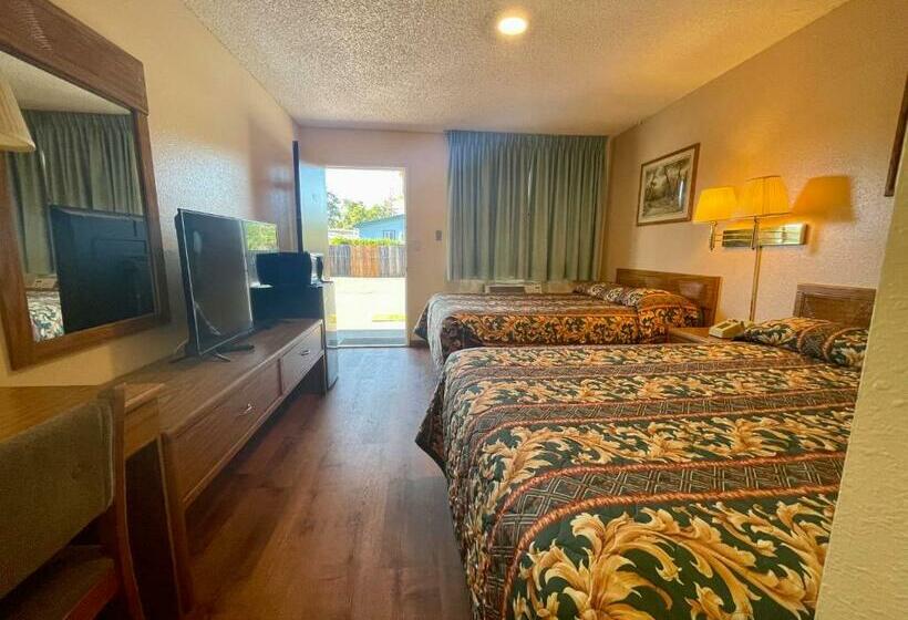 ２ダブルベッドのスタンダードルーム, Regency Inn Lakeport