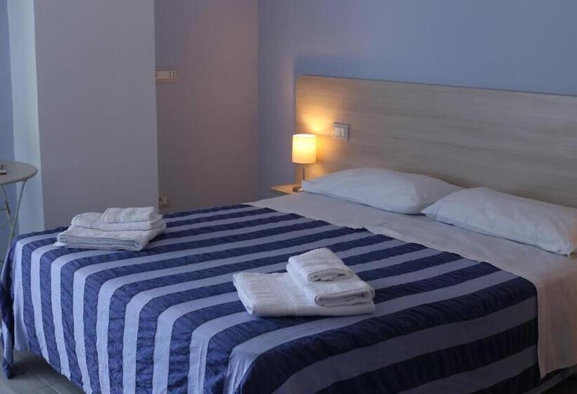 اتاق استاندارد سه نفره, Naranja