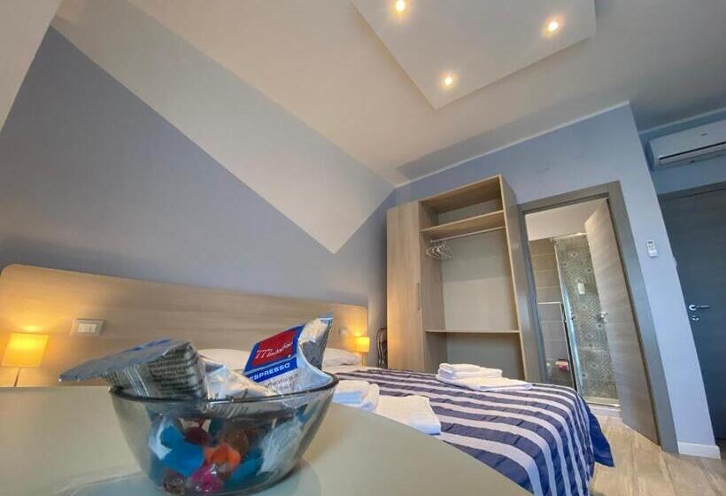 标准三人间, Naranja