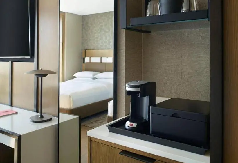 اتاق استاندارد با تخت بزرگ برای معلولان, Lexington Marriott City Center