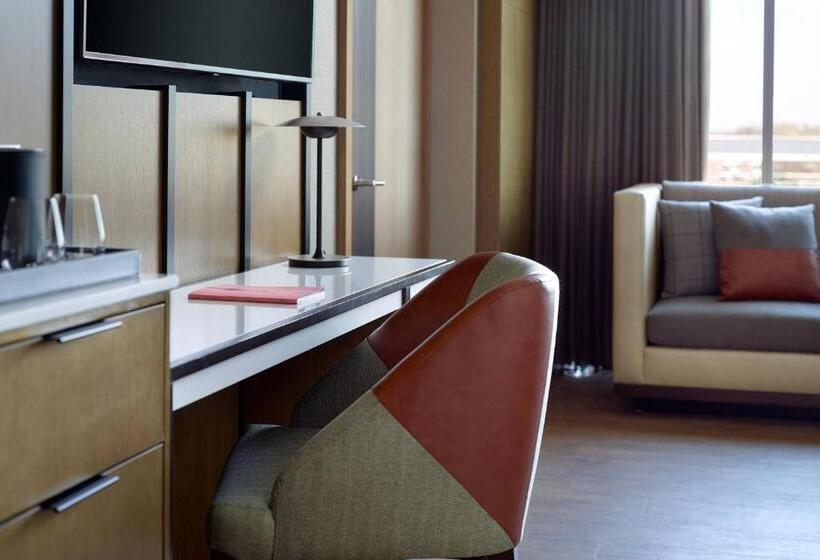 适合残疾人士使用的带超级大床的标准间, Lexington Marriott City Center