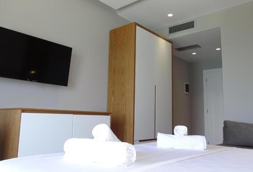 غرفة ديلوكس مطلّة علي البحر, King Hotel Ksamil