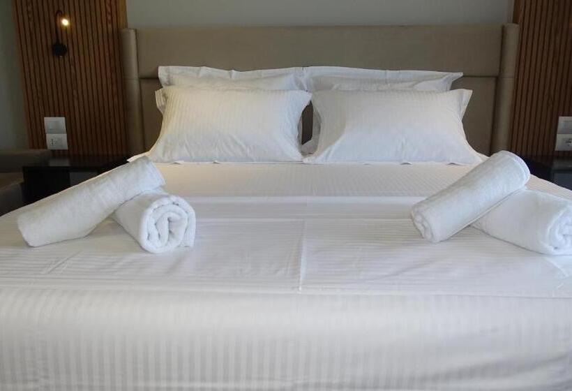 غرفة ديلوكس مطلّة علي البحر, King Hotel Ksamil