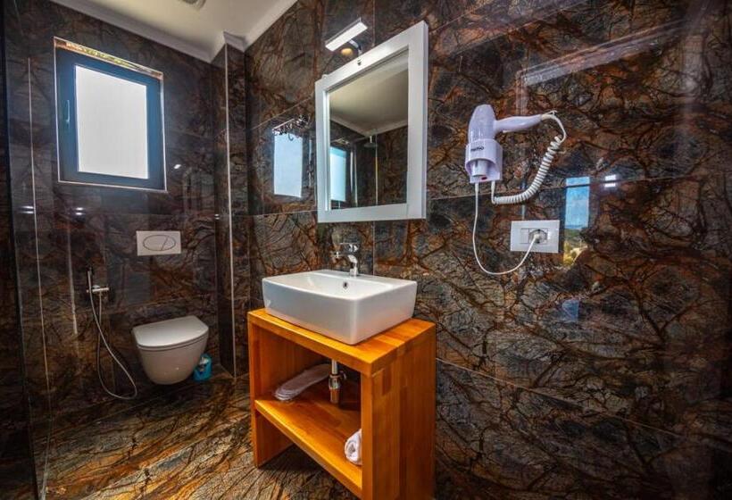 جناح سرير كينج, King Hotel Ksamil