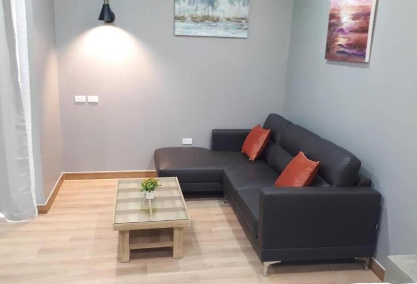 带大床的豪华间, Sawasdee​ Buriram​ Resort