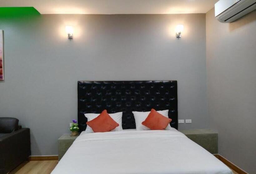 Номер Deluxe Кровать Кинг, Sawasdee​ Buriram​ Resort