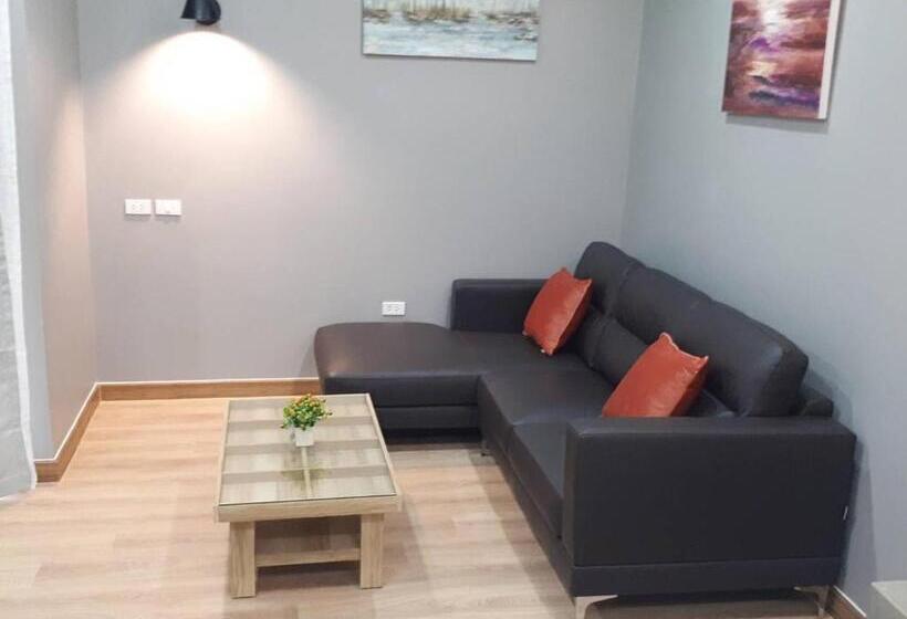 带大床的豪华间, Sawasdee​ Buriram​ Resort