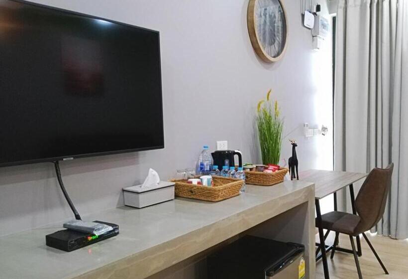 带大床的豪华间, Sawasdee​ Buriram​ Resort