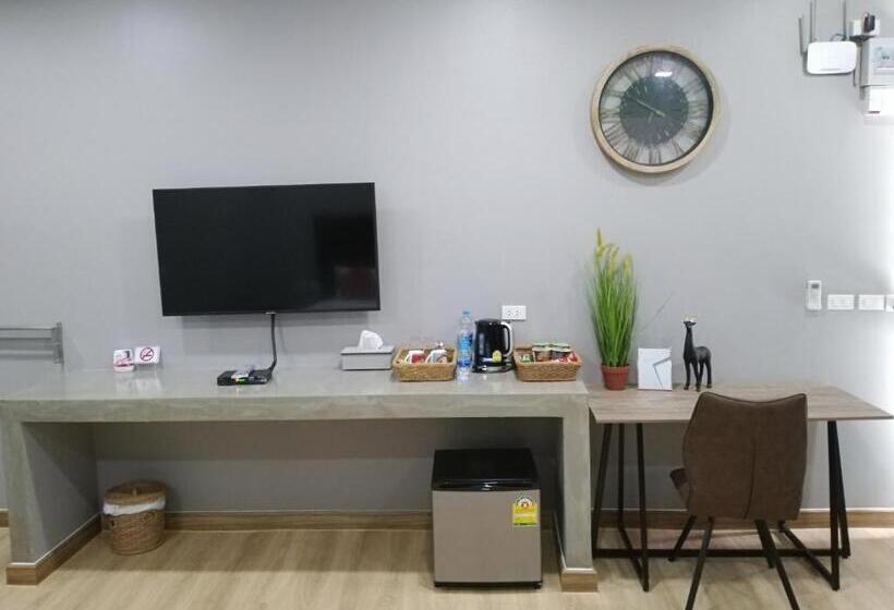 Номер Deluxe Кровать Кинг, Sawasdee​ Buriram​ Resort