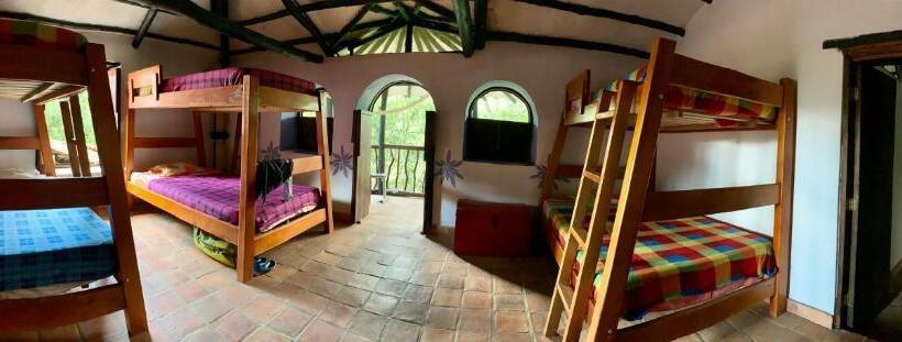 غرفة عائلية, El Refugio Hostel Curití