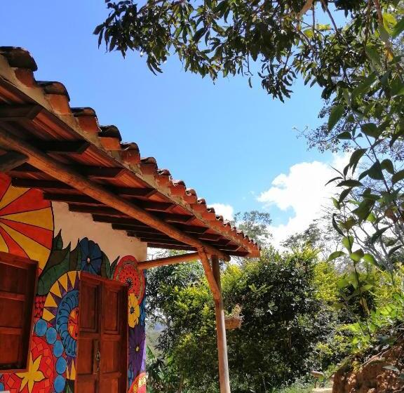 كابينة, El Refugio Hostel Curití