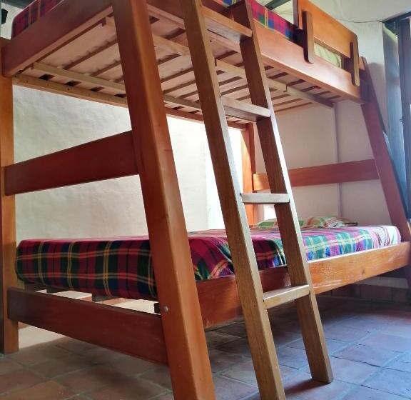 كابينة, El Refugio Hostel Curití