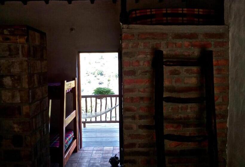 Хижина, El Refugio Hostel Curití