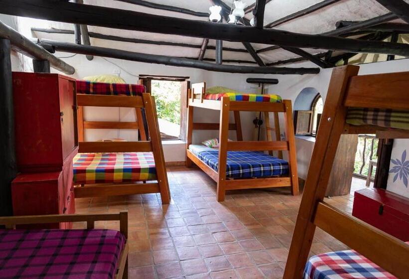 Кровать в Общей Комнате, El Refugio Hostel Curití