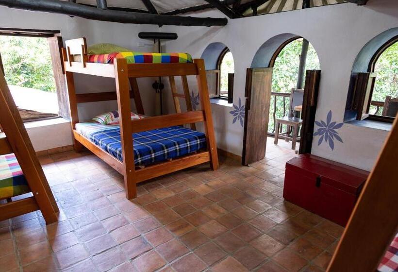 سرير فى غرفة مشتركه, El Refugio Hostel Curití