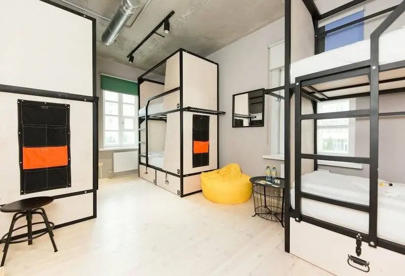 ルームシェアのワンベッド, Hostel Urban