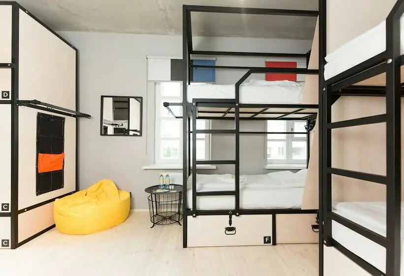 ルームシェアのワンベッド, Hostel Urban
