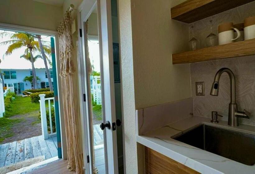 بنجلو قياسى مطلّ علي الحديقة, Seahorse Beach Bungalows