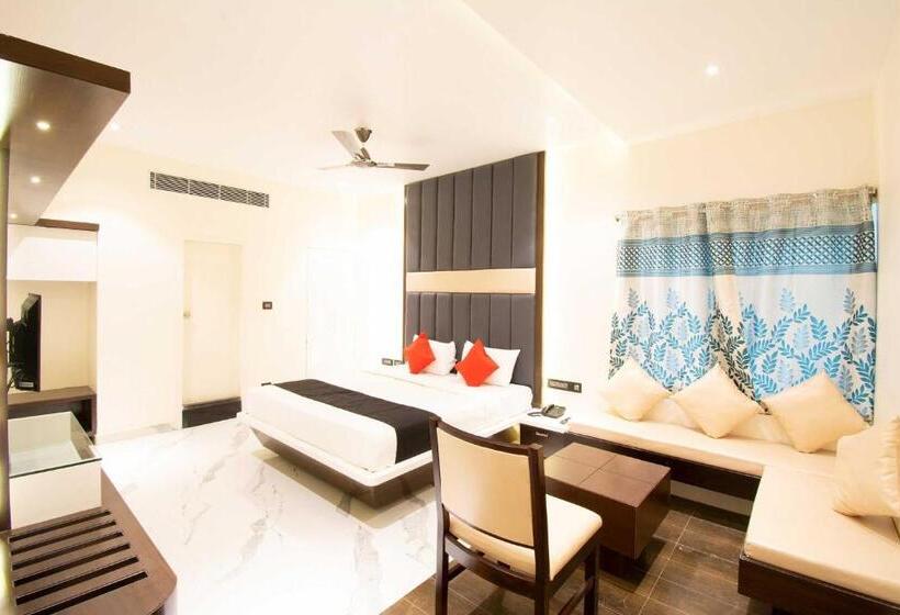 デラックストリプルルーム, Collection O Hotel Royal Benza