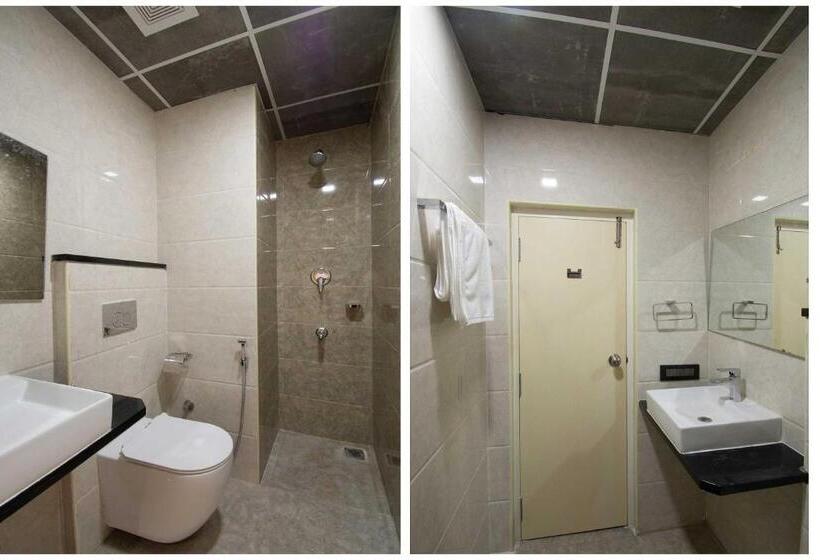 豪华三人间, Collection O Hotel Royal Benza