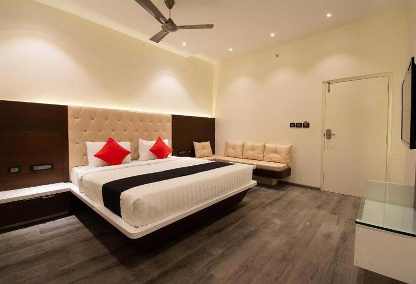 デラックストリプルルーム, Collection O Hotel Royal Benza