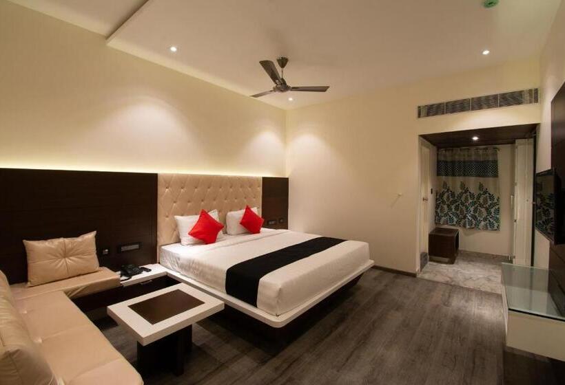 デラックストリプルルーム, Collection O Hotel Royal Benza