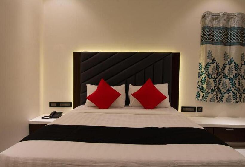 デラックストリプルルーム, Collection O Hotel Royal Benza