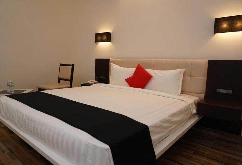 デラックストリプルルーム, Collection O Hotel Royal Benza