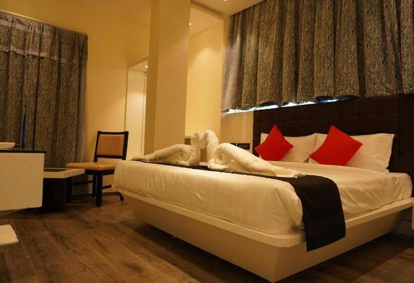 デラックストリプルルーム, Collection O Hotel Royal Benza