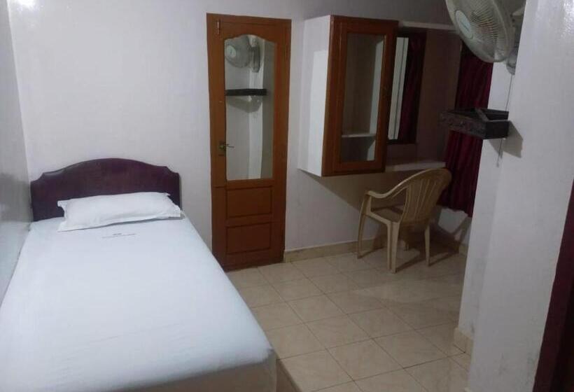 シングルデラックスルーム, Anandan Tourist Home