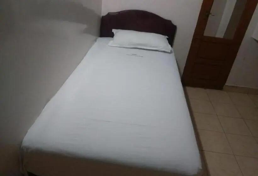 Economy-huone, Anandan Tourist Home